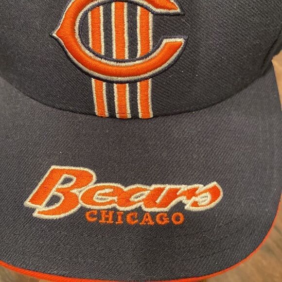 Vintage Chicago Bears hat with spell out and logo in front EUC - Picture 4 of 7